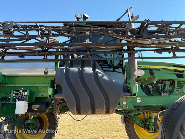 image for item YA1145 2010 John Deere 4730 sprayer