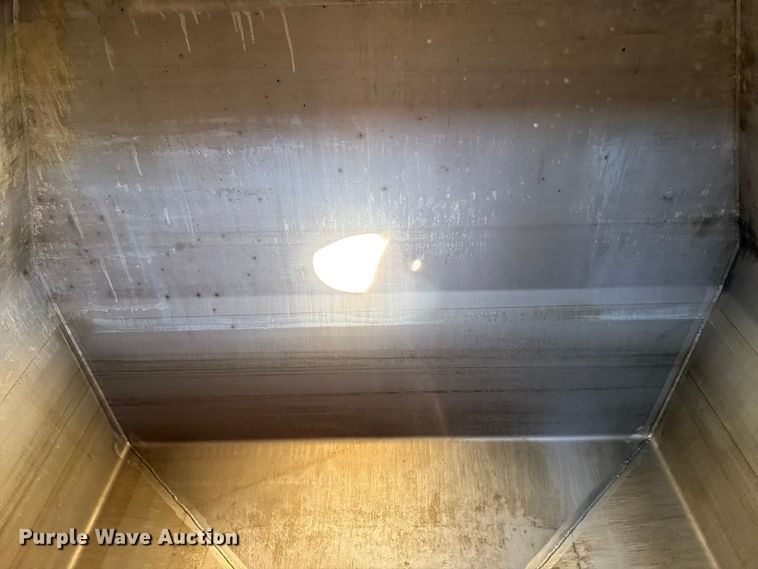 image for item YA1145 2010 John Deere 4730 sprayer