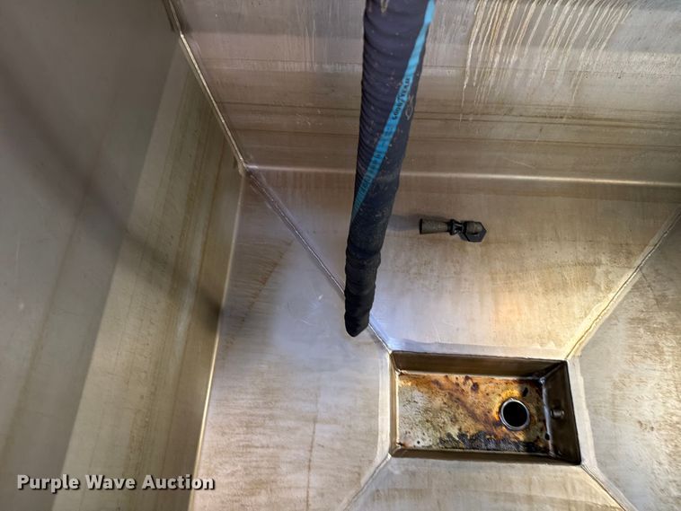 image for item YA1145 2010 John Deere 4730 sprayer