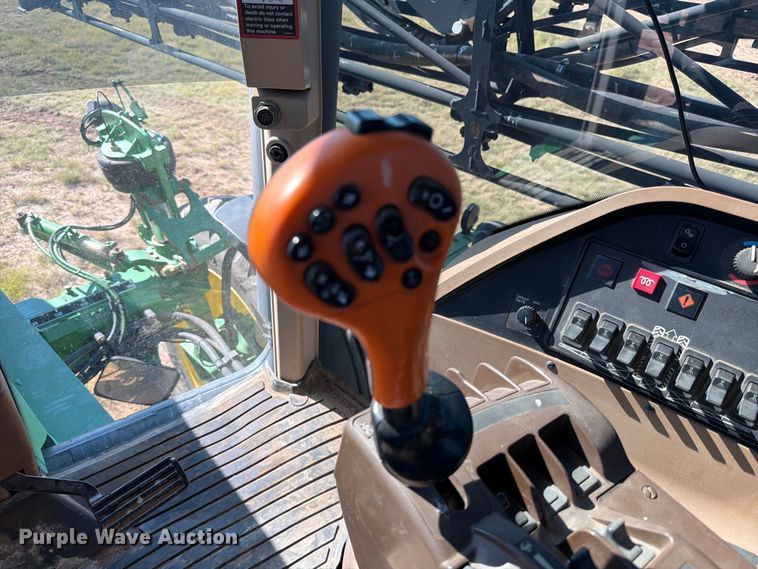 image for item YA1145 2010 John Deere 4730 sprayer