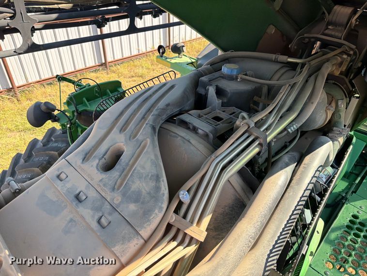 image for item YA1145 2010 John Deere 4730 sprayer