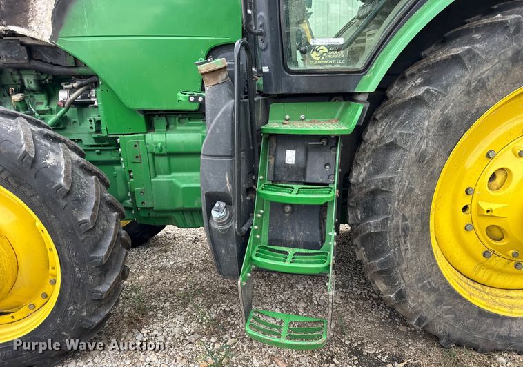 image for item YA1149 2015 John Deere 8370R MFWD tractor