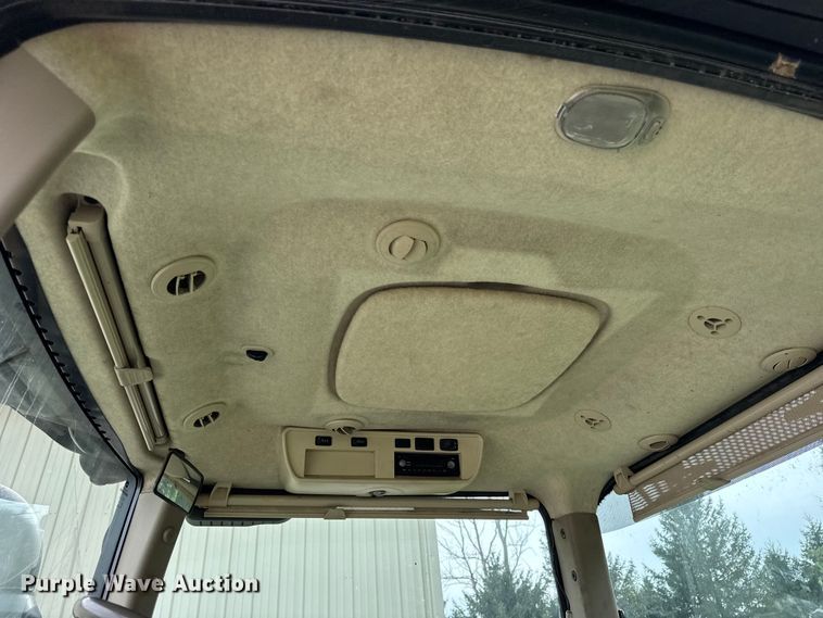 image for item YA1149 2015 John Deere 8370R MFWD tractor