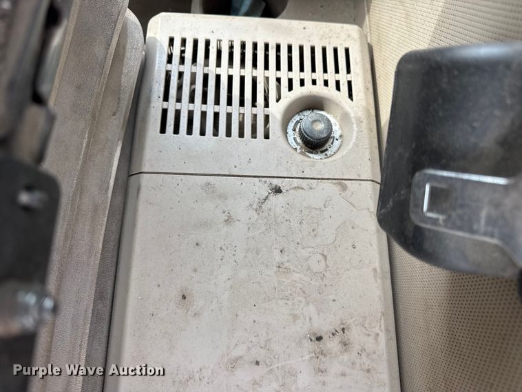 image for item YA1149 2015 John Deere 8370R MFWD tractor