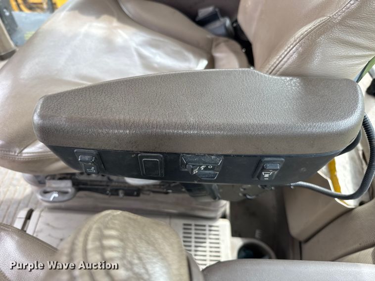 image for item YA1149 2015 John Deere 8370R MFWD tractor