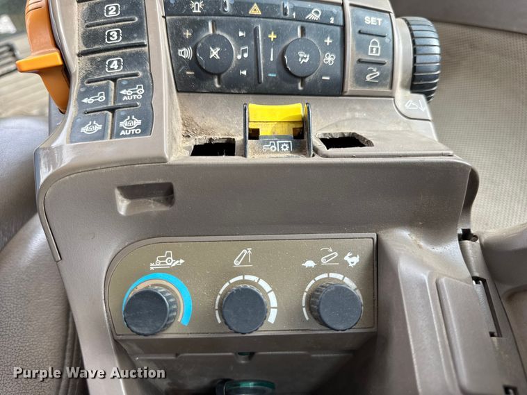 image for item YA1149 2015 John Deere 8370R MFWD tractor