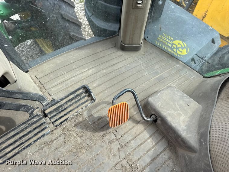 image for item YA1149 2015 John Deere 8370R MFWD tractor