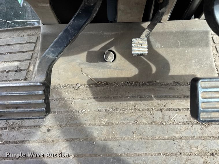 image for item YA1149 2015 John Deere 8370R MFWD tractor