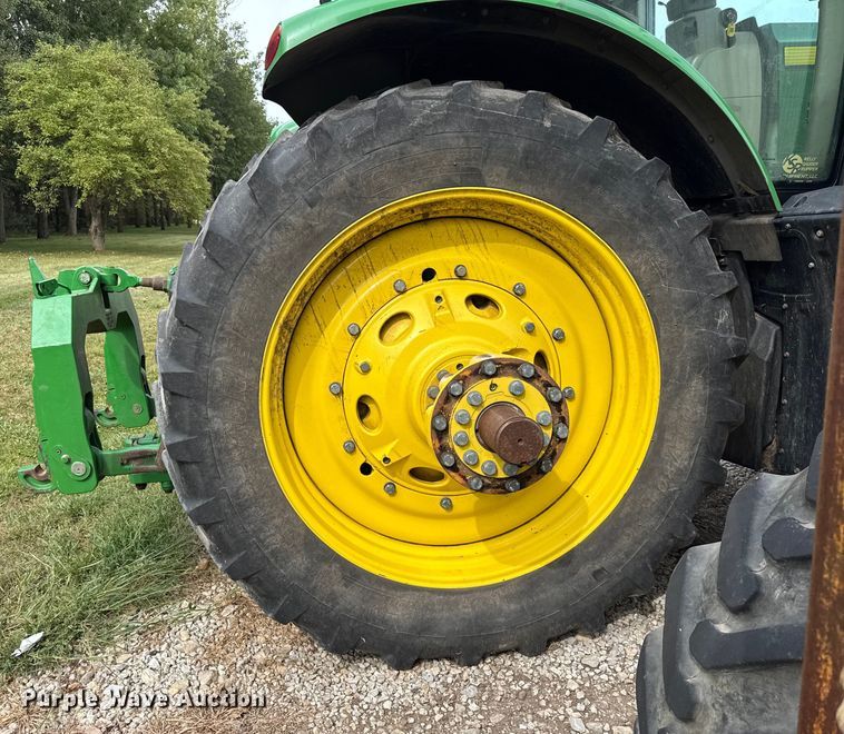 image for item YA1149 2015 John Deere 8370R MFWD tractor