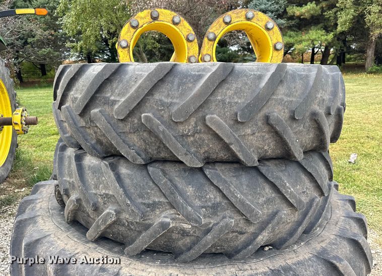 image for item YA1149 2015 John Deere 8370R MFWD tractor