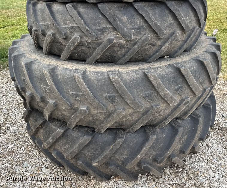 image for item YA1149 2015 John Deere 8370R MFWD tractor