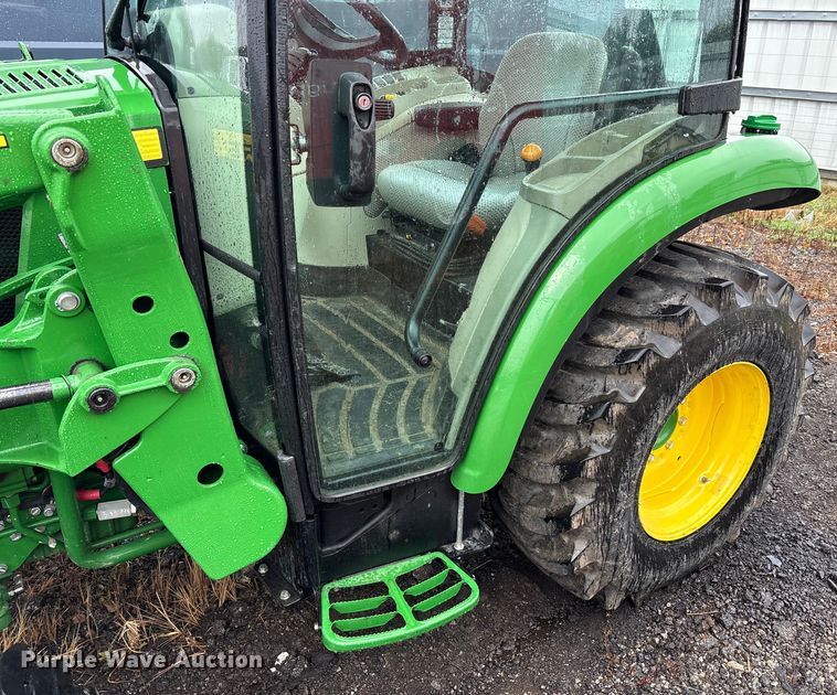 image for item YA1155 2017 John Deere 3046R MFWD tractor