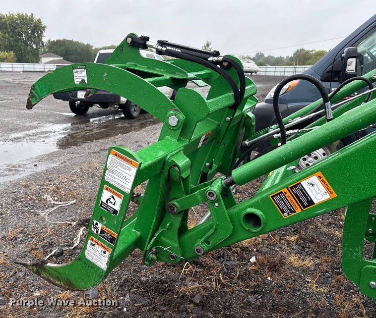 image for item YA1155 2017 John Deere 3046R MFWD tractor