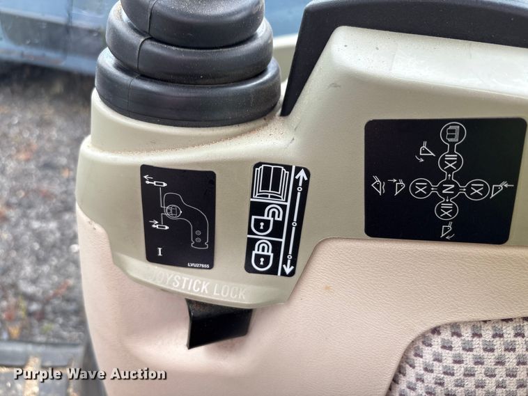 image for item YA1155 2017 John Deere 3046R MFWD tractor