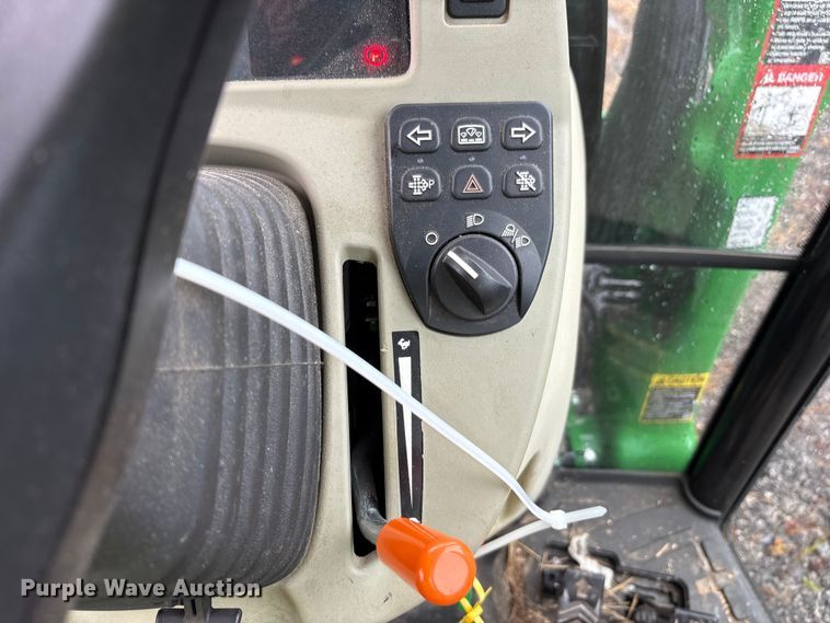 image for item YA1155 2017 John Deere 3046R MFWD tractor