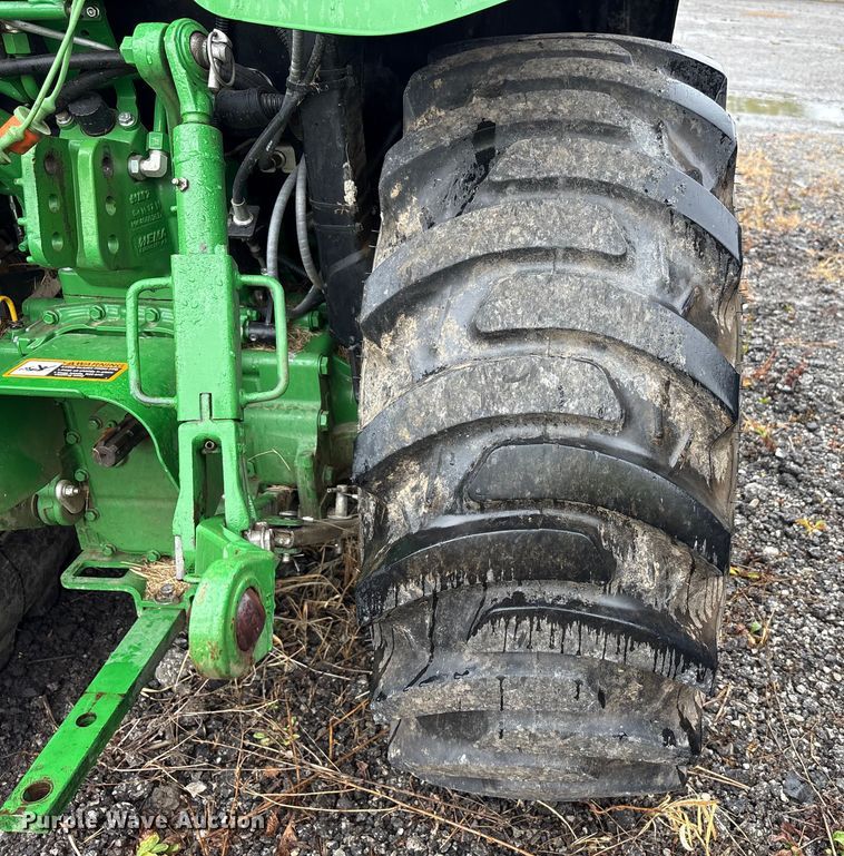 image for item YA1155 2017 John Deere 3046R MFWD tractor