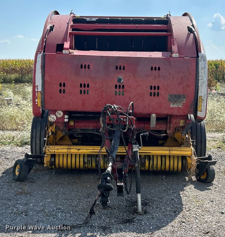 image for item YA1242 2016 New Holland Roll-Belt 560 Specialty Crop round baler
