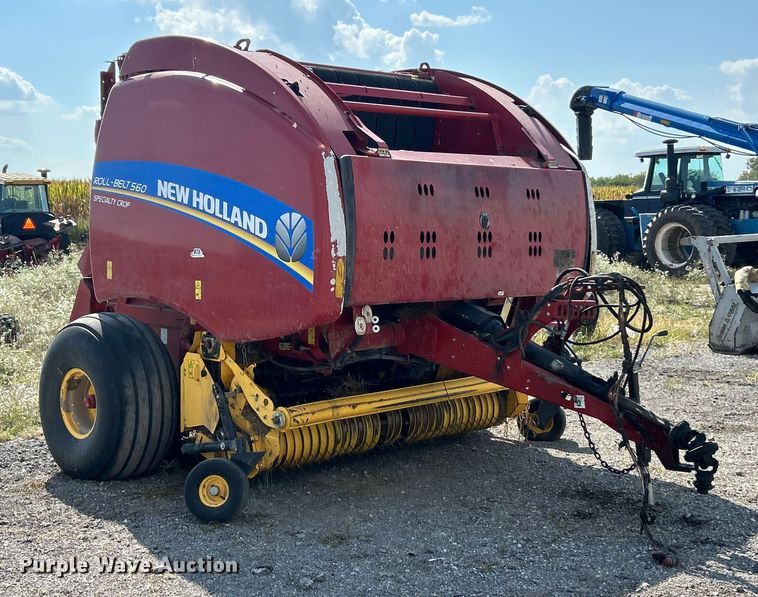 image for item YA1242 2016 New Holland Roll-Belt 560 Specialty Crop round baler