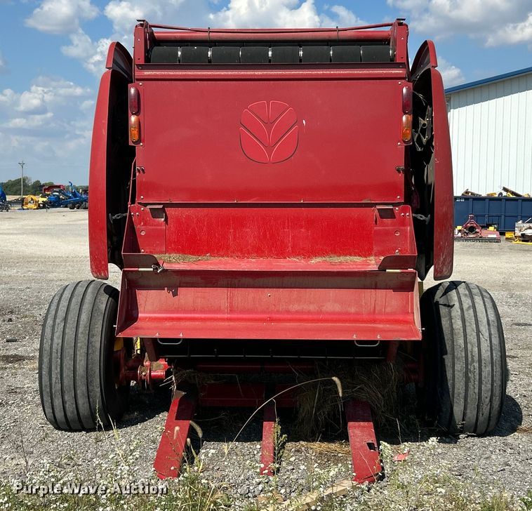 image for item YA1242 2016 New Holland Roll-Belt 560 Specialty Crop round baler