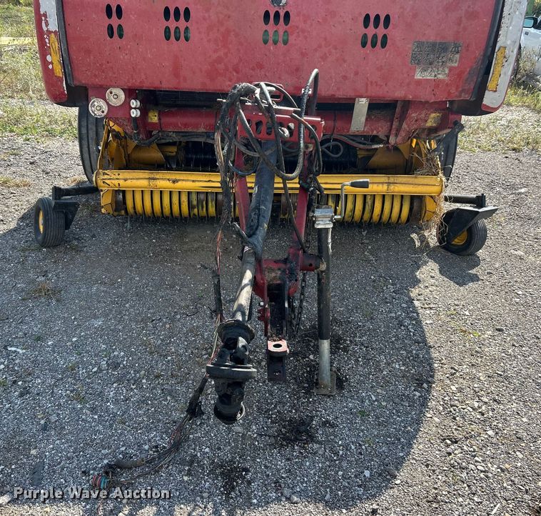 image for item YA1242 2016 New Holland Roll-Belt 560 Specialty Crop round baler