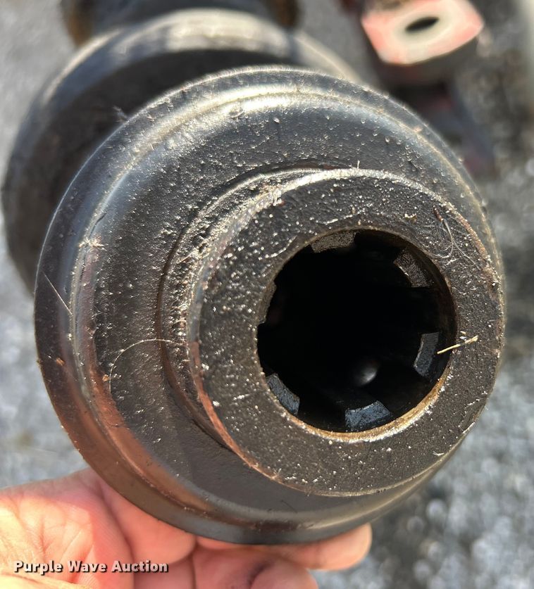 image for item YA1242 2016 New Holland Roll-Belt 560 Specialty Crop round baler