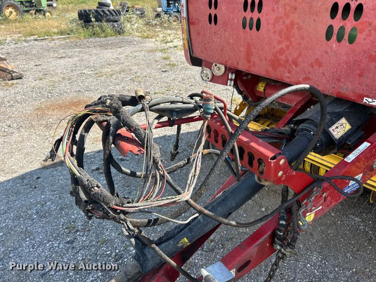image for item YA1242 2016 New Holland Roll-Belt 560 Specialty Crop round baler