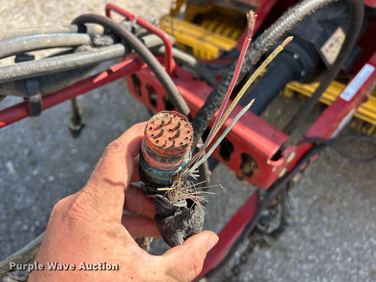 image for item YA1242 2016 New Holland Roll-Belt 560 Specialty Crop round baler