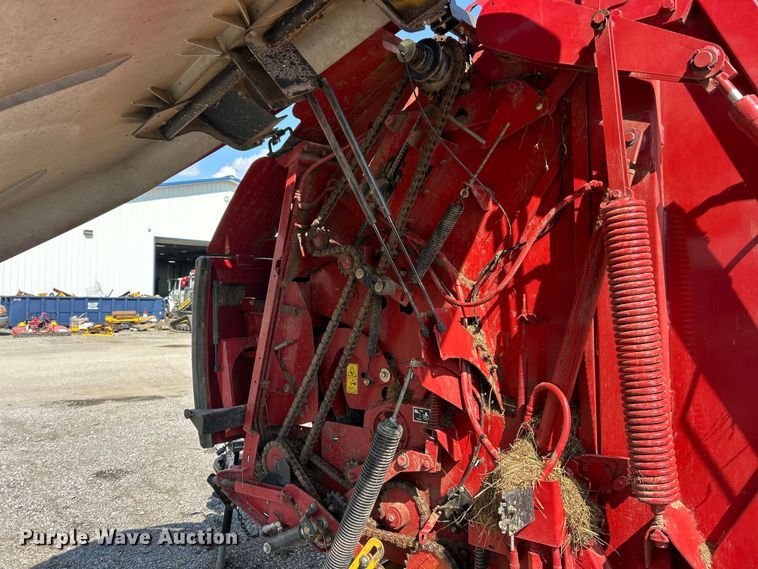 image for item YA1242 2016 New Holland Roll-Belt 560 Specialty Crop round baler