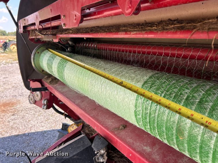 image for item YA1242 2016 New Holland Roll-Belt 560 Specialty Crop round baler