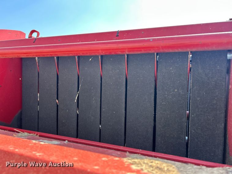 image for item YA1242 2016 New Holland Roll-Belt 560 Specialty Crop round baler