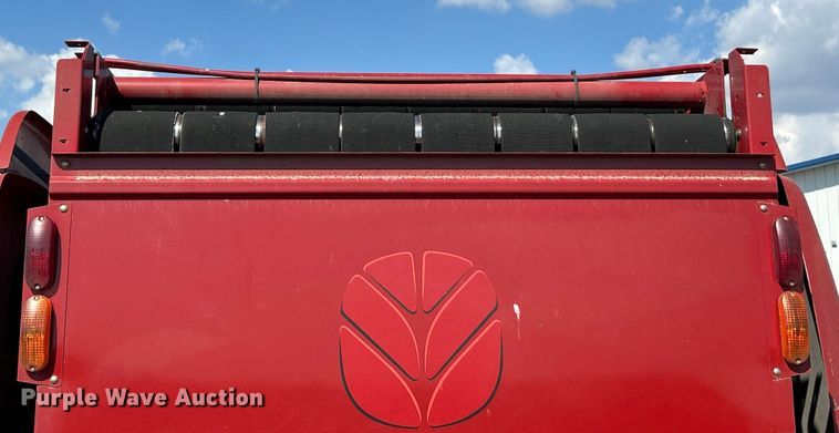 image for item YA1242 2016 New Holland Roll-Belt 560 Specialty Crop round baler