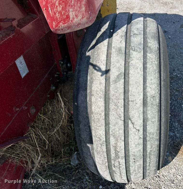 image for item YA1242 2016 New Holland Roll-Belt 560 Specialty Crop round baler