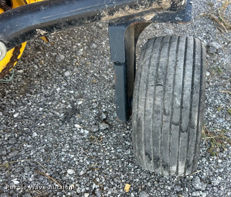 image for item YA1242 2016 New Holland Roll-Belt 560 Specialty Crop round baler