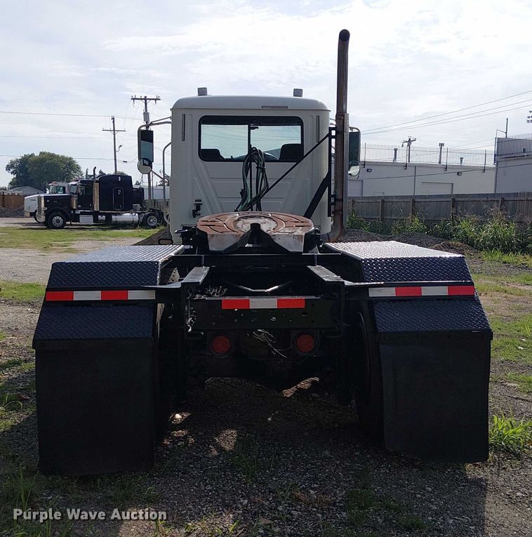 image for item DJ7826 2014 Mack GU713 semi truck