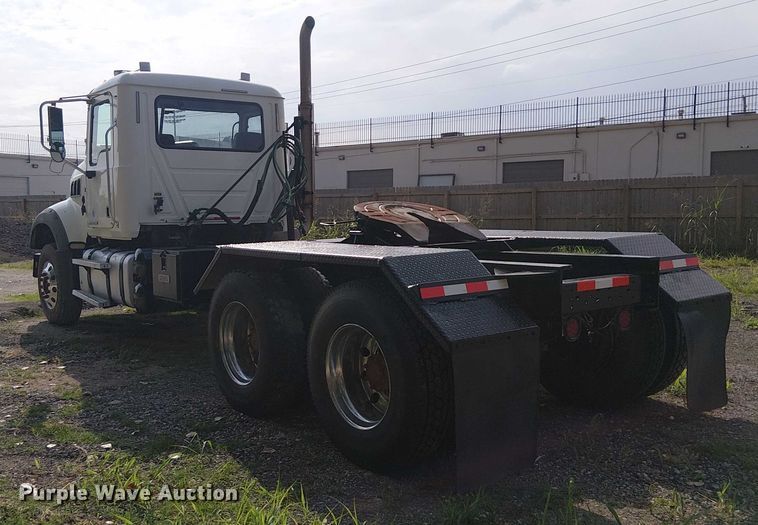 image for item DJ7826 2014 Mack GU713 semi truck