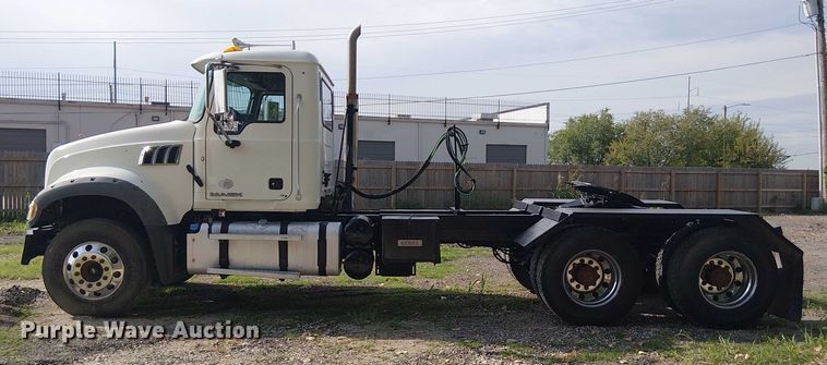 image for item DJ7826 2014 Mack GU713 semi truck