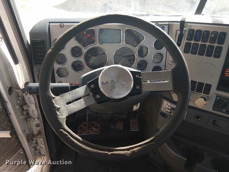 image for item DJ7826 2014 Mack GU713 semi truck