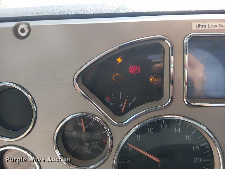 image for item DJ7826 2014 Mack GU713 semi truck