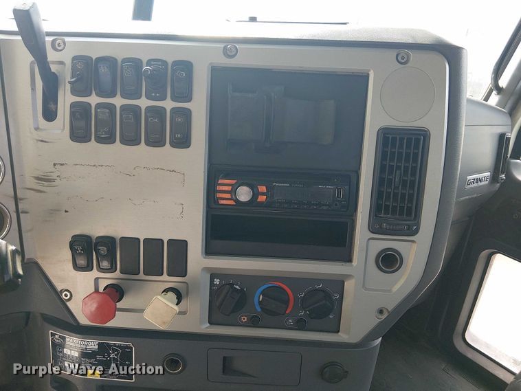 image for item DJ7826 2014 Mack GU713 semi truck