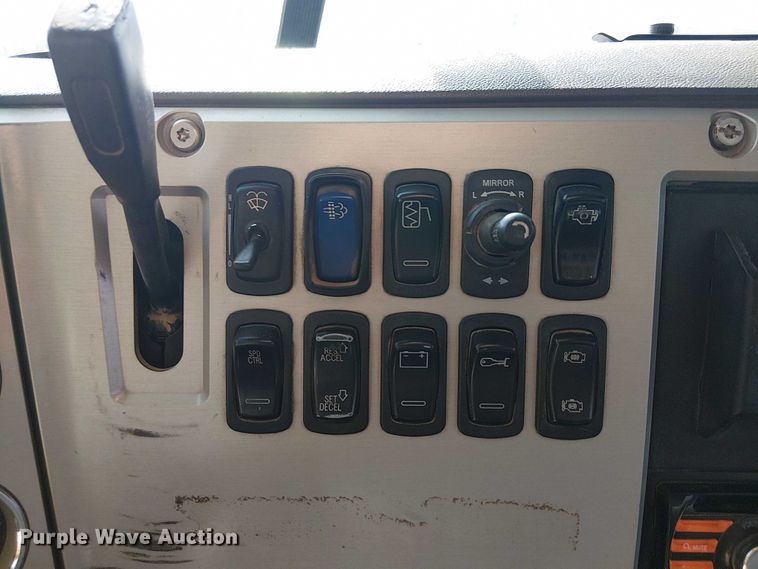 image for item DJ7826 2014 Mack GU713 semi truck