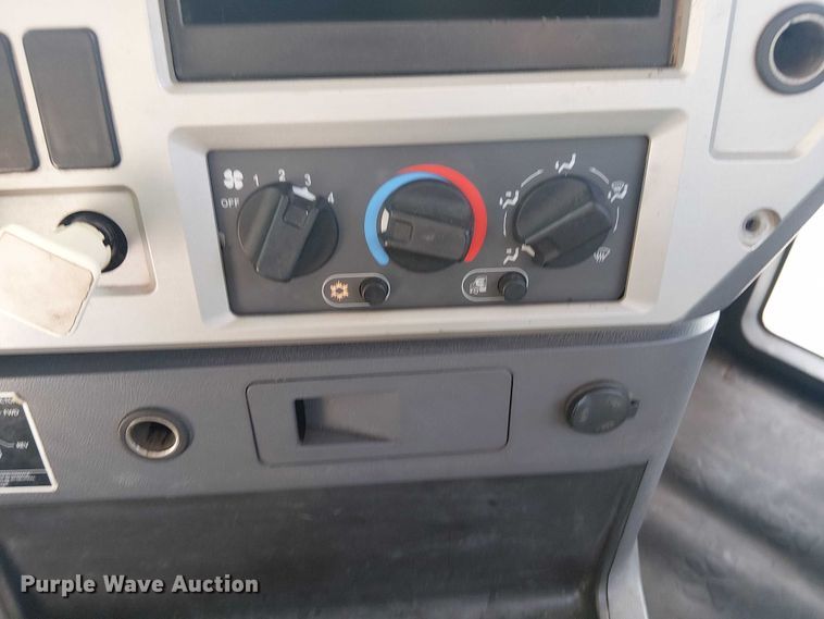 image for item DJ7826 2014 Mack GU713 semi truck