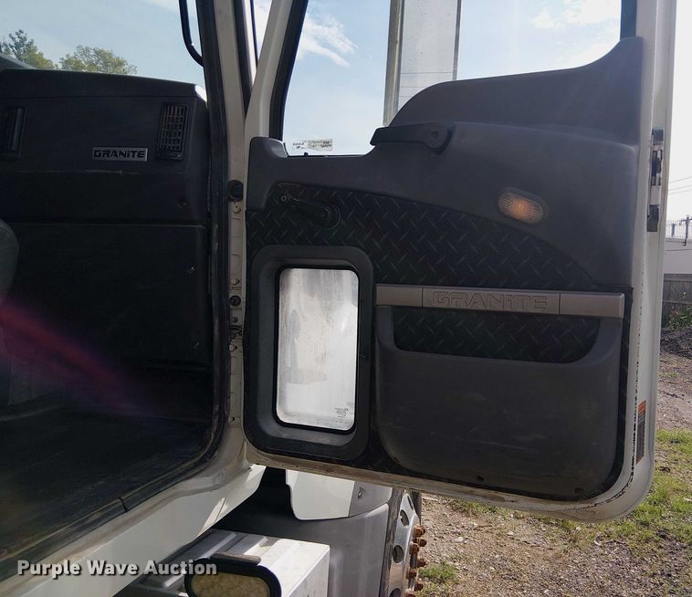 image for item DJ7826 2014 Mack GU713 semi truck