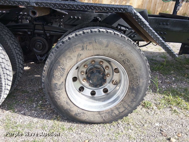 image for item DJ7826 2014 Mack GU713 semi truck