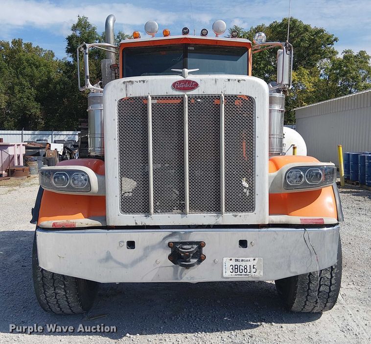 image for item DJ7828 2012 Peterbilt 388 truck cab and chassis