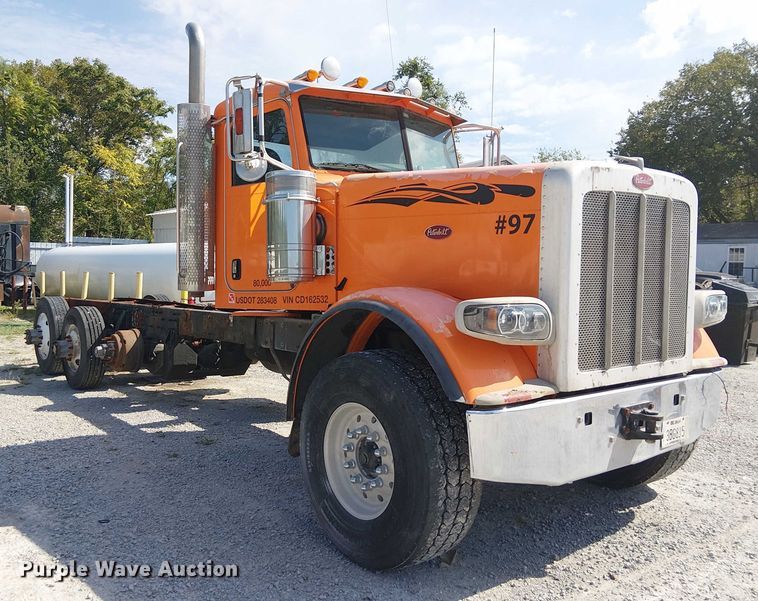 image for item DJ7828 2012 Peterbilt 388 truck cab and chassis