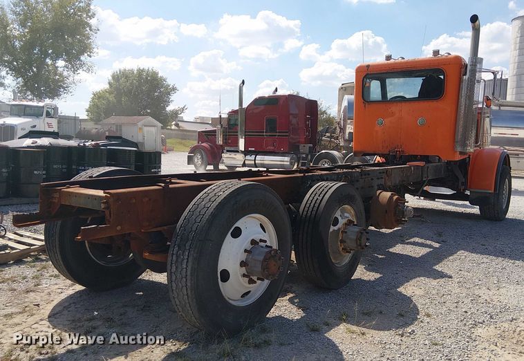 image for item DJ7828 2012 Peterbilt 388 truck cab and chassis