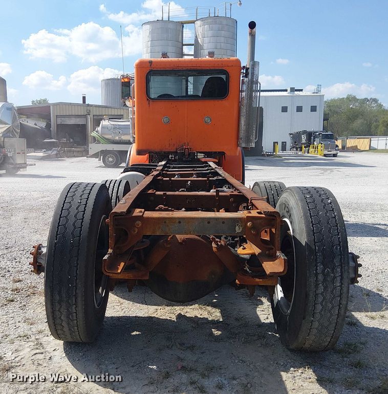 image for item DJ7828 2012 Peterbilt 388 truck cab and chassis