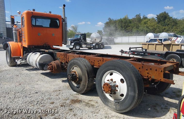 image for item DJ7828 2012 Peterbilt 388 truck cab and chassis