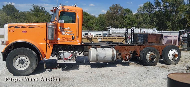 image for item DJ7828 2012 Peterbilt 388 truck cab and chassis