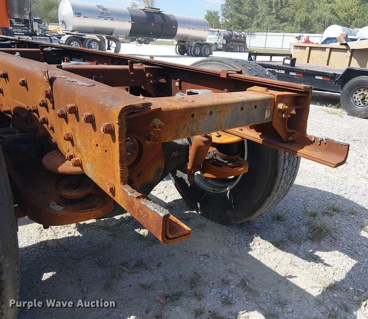 image for item DJ7828 2012 Peterbilt 388 truck cab and chassis